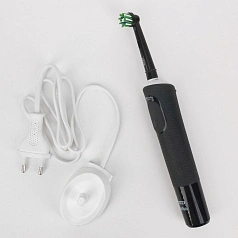 Электрическая зубная щетка Oral-B Vitality Pro X Clean D103.413.3 (Чёрная)
