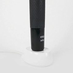 Электрическая зубная щетка Oral-B Vitality Pro X Clean D103.413.3 (Чёрная)