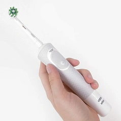 Электрическая зубная щетка Oral-B Vitality Pro X Clean D103.413.3 (Белая)